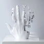 Manora – Abstrakte Hand-Skulptur im Nordic Luxus-Stil